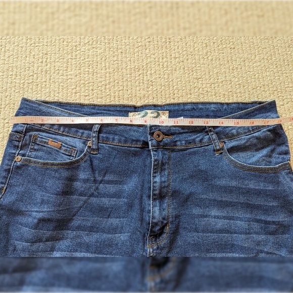 Cyclon Distressed Jean Shorts Plus Size - Picture 5 of 6
